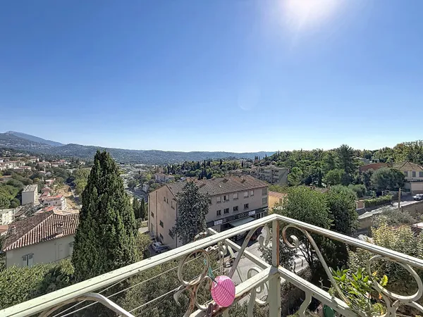 Appartement Grasse 3 pièces 65 m2 - Vue dégagée, Dernier étage, Belle surface habitable, 2 Chambres