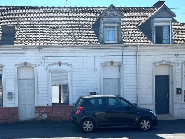 Maison mitoyenne de 69m2 utiles actuellement louée bâtie sur une parcelle de 204m2 !