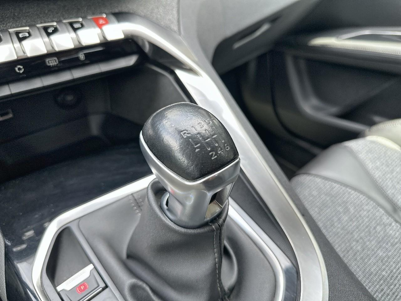 Peugeot 3008 1.2 puretech 130ch allure s&s — photo 33