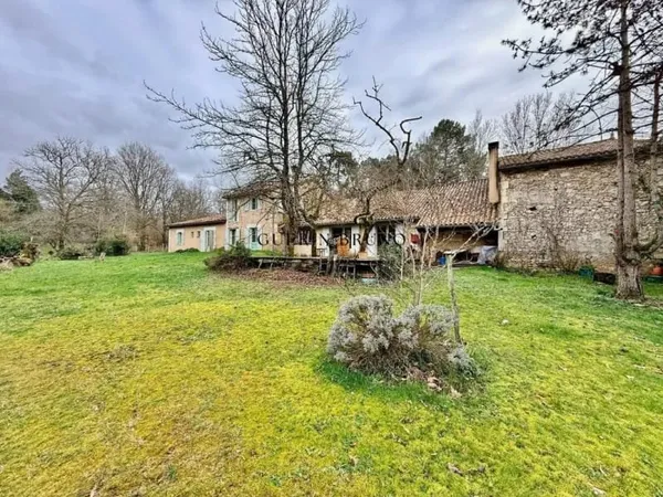 Maison 5 pièces 280 m²