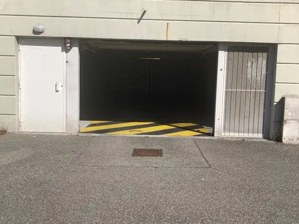 Garage/Parking