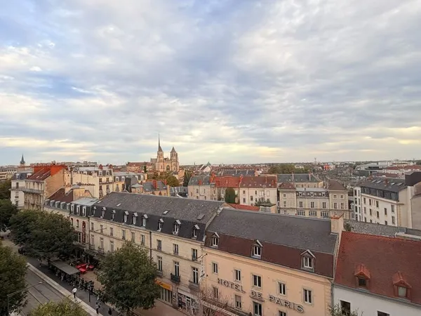 Dijon Proche Darcy - Vue cathédrale - 69 m² -Garage possible