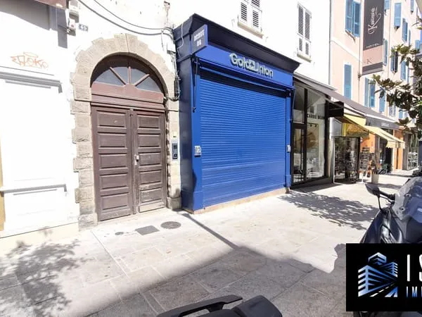 Local à usage de dépôt