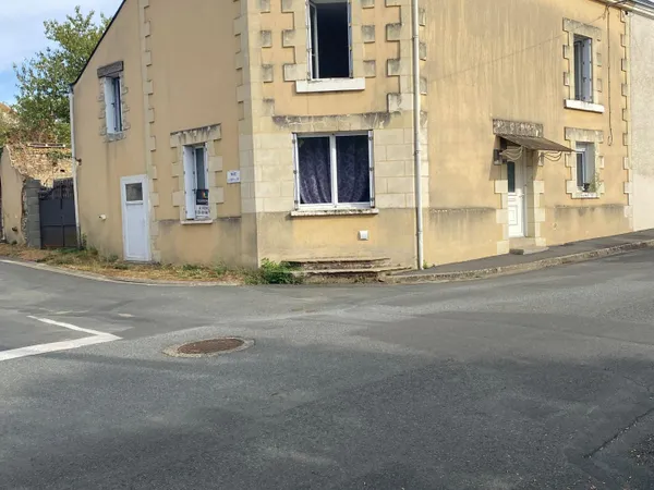 Maison de ville offrant de beaux potentiels