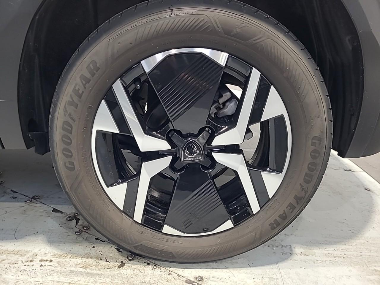 Peugeot 2008 hybrid 145 ch e-dcs6 allure — photo 16