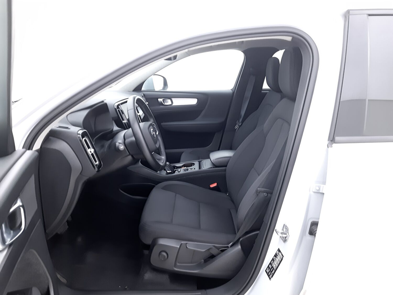 Volvo XC40 — photo 9