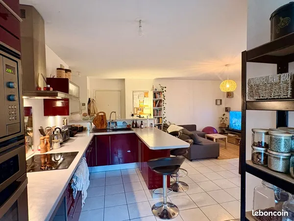 TITRE : Location T3 68m2 avec Jardin Garage Cave - Lyon 8