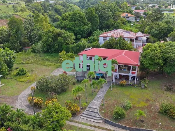 Propriété 5 pièces 180 m²