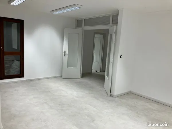 Location Bureaux 84 m² refaits à neuf - Lyon 3 (Part-Dieu)
