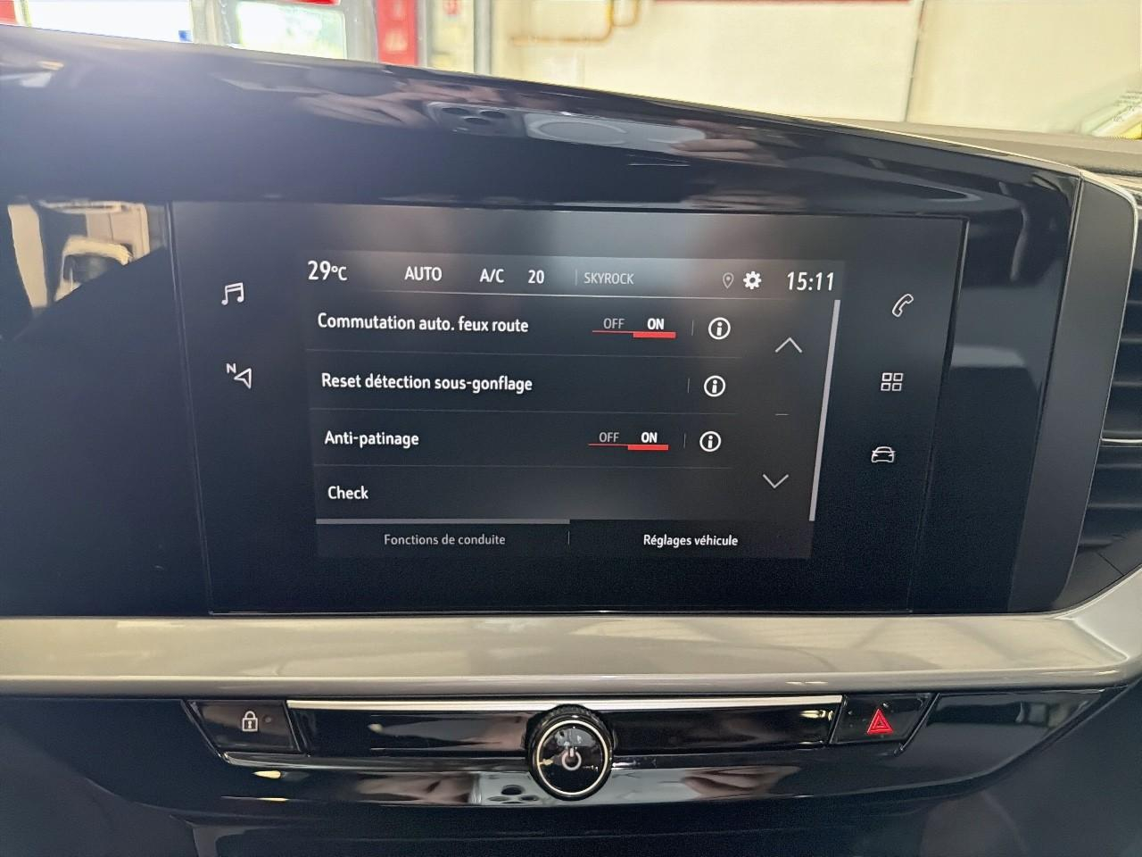 Opel Mokka 1.2 turbo 100 ch bvm6 elegance — photo 14