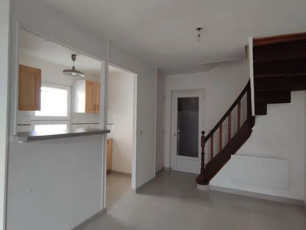 Location maison de ville T3 blere