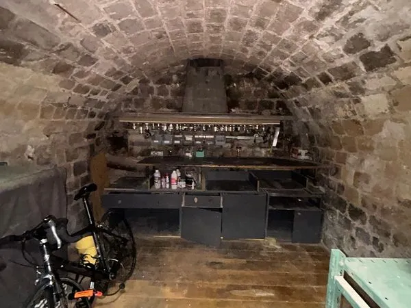 Location cave 10m2