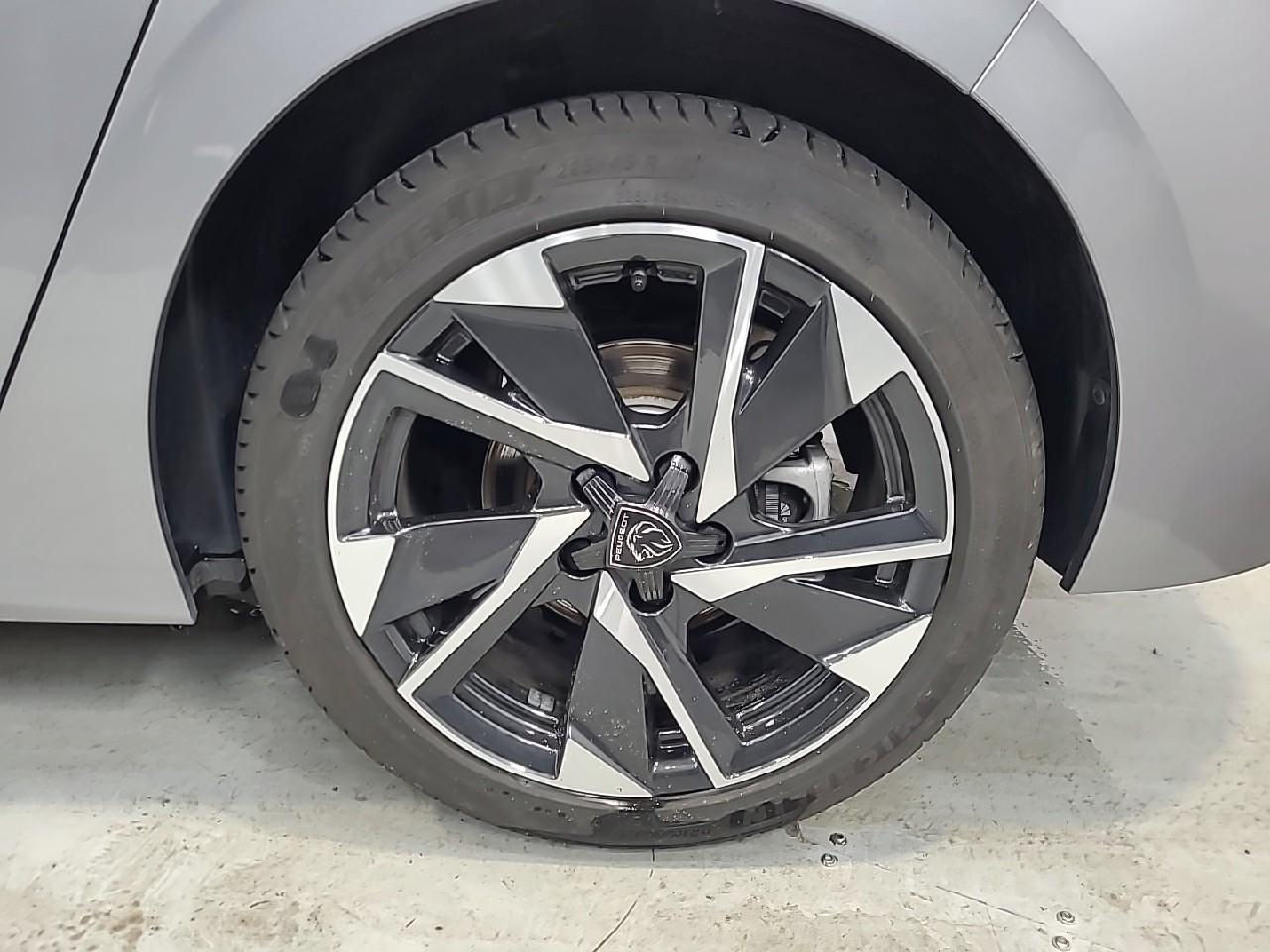 Peugeot 308 hybrid 145 e-dcs6 allure — photo 16