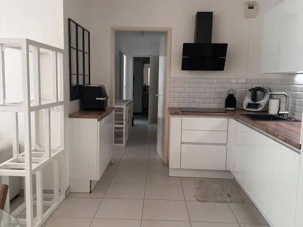 Appartement T4 de 75 m2 avec Terrasse, Jardin, Cave et 2 Parkings en sous-sol - Marseille (Pont de V