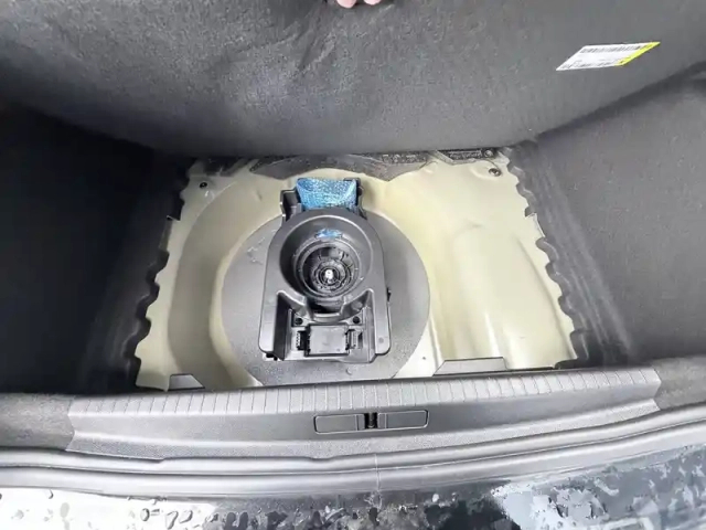 Peugeot 208 hybrid 100 e-dcs6 — photo 92