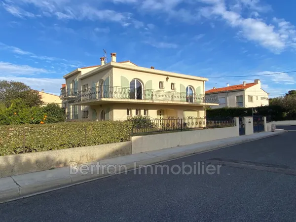 Maison 6 pièces 210 m²