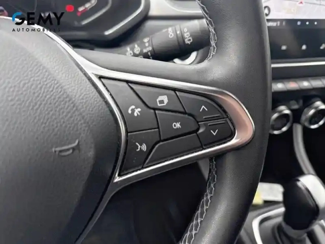 Renault Captur e-tech 145 - 21 — photo 82