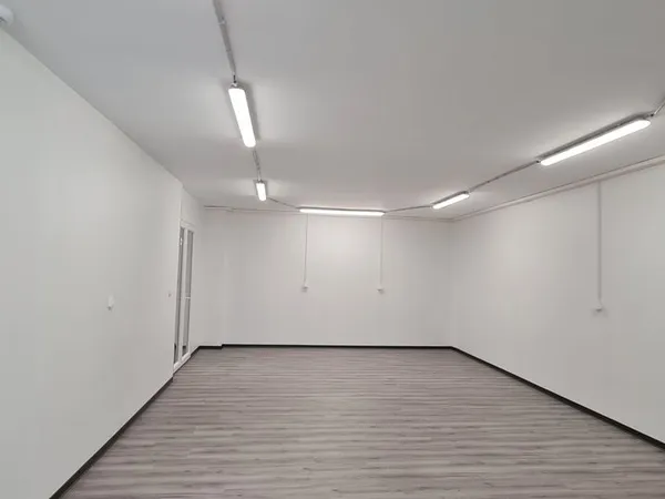 Local commercial ou atelier ou entrepôt avec bureau