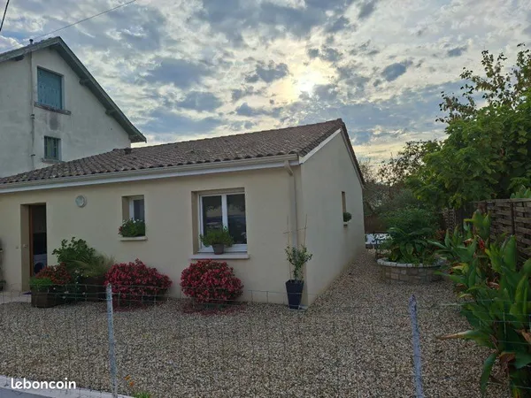 Charmante maison de plain-pied - proche centre de montpon