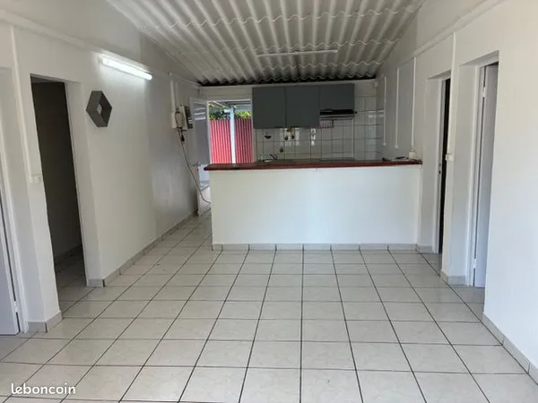 VILLA F4 AVEC hangar