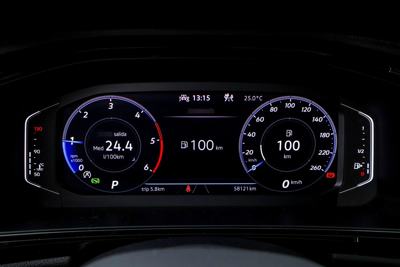 Volkswagen T-Roc — photo 13