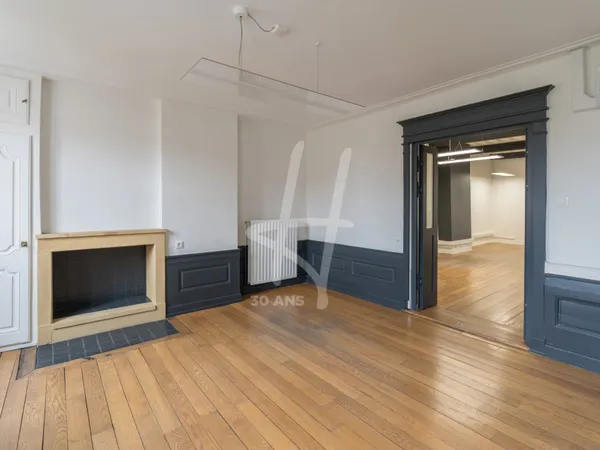 Local professionnel 127 m²