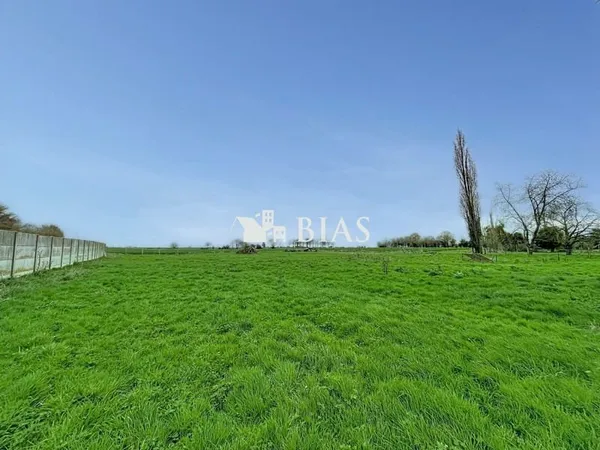 Terrain 3700 m²