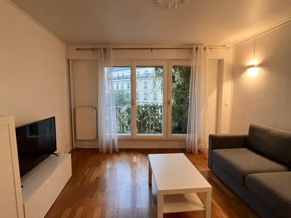 Location studio 24m2 - Balcon - Paris 9