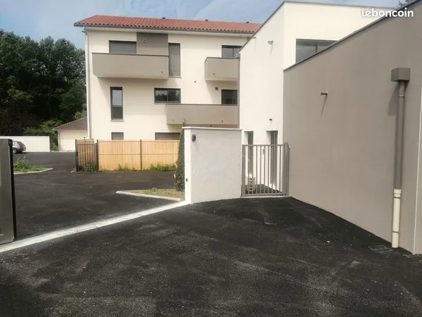 Beau T4 ,résidence sécurisé,raie jardin....parkings garage