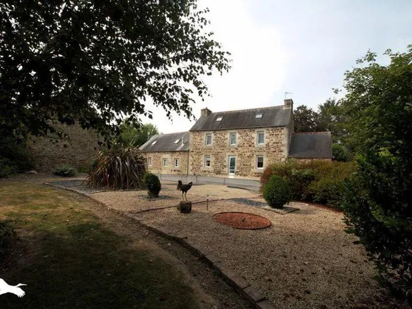 Maison en pierre de 6 pièces principales