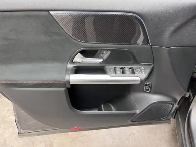 Mercedes Gla 200 d amg line — photo 14