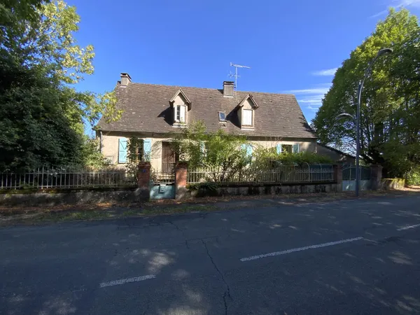 Secteur Coeur de Causse: Maison avec studio indépendant et 8 953 m² de terrain, beau potentiel
