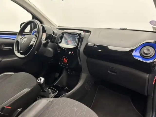 Toyota Aygo 1.0 vvt-i x-clusiv zen — photo 21