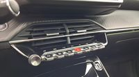 Peugeot 2008 1.2 PureTech 130ch S&S GT EAT8 — photo 15
