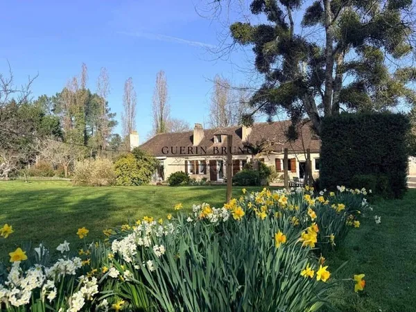 Maison 10 pièces 364 m²