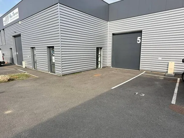 Local d'activité 300 m²