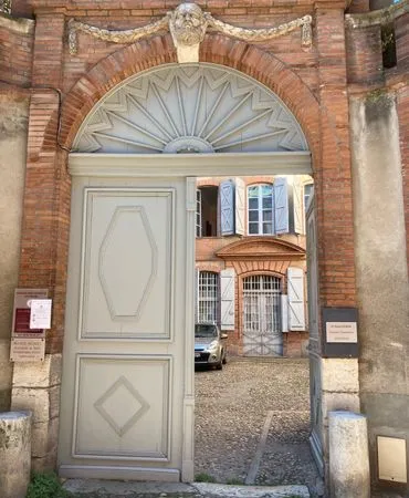 À louer Montauban T1 bis dans hôtel particulier 45 m2