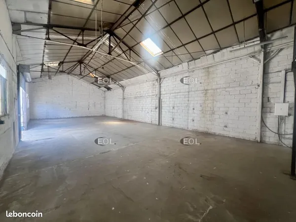 Local d'activité 217 m²