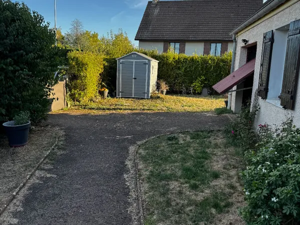 Maison familiale plain pied 4 pièces à vendre à Louhans, proche centre-ville et commodités