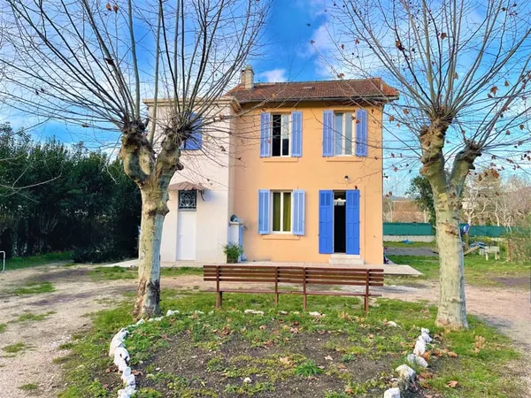 À louer maison 6 pièces de 149 m² avec cave, garage et terrain arboré de 1 500 m²