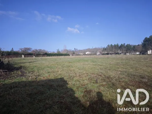 Terrain 10097 m²