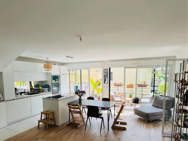 Rare - Duplex 3 chambres, 92 m² au sol, jardin, plein sud, DPE A - Route de Menton - Sans frais d'ag
