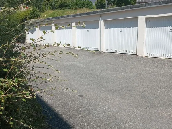 PARTICULIER vends garage box fermé