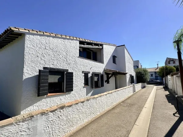 Vends maison - 170 m² - 6 pièces, 4 chambres - Saintes-Maries-de-la-Mer 13460