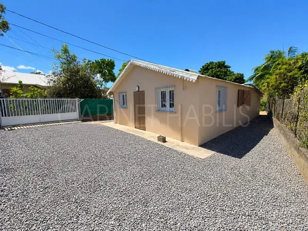 À LOUER - UNE MAISON T3 D'ENVIRON 59,86 m2 - SAINT-PIERRE -