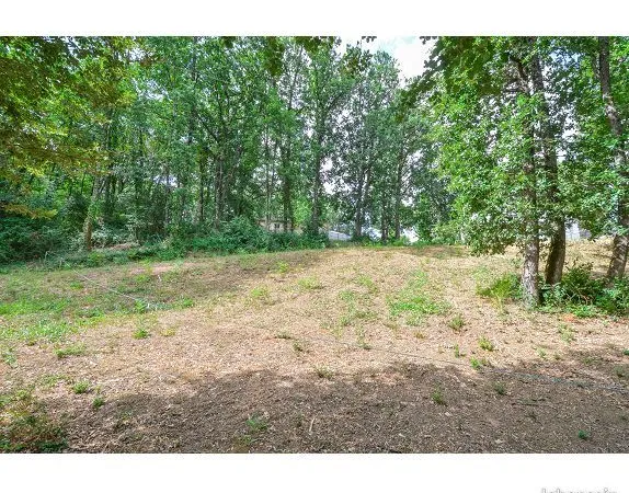 Terrain 1300 m² LEVIGNAC