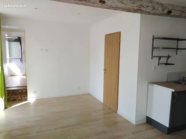 Maisonnette T2 de 37 m² avec jardin et abri - La Pouëze (49370)