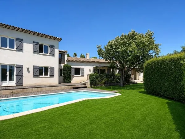 Maison 5 pièces 180 m²