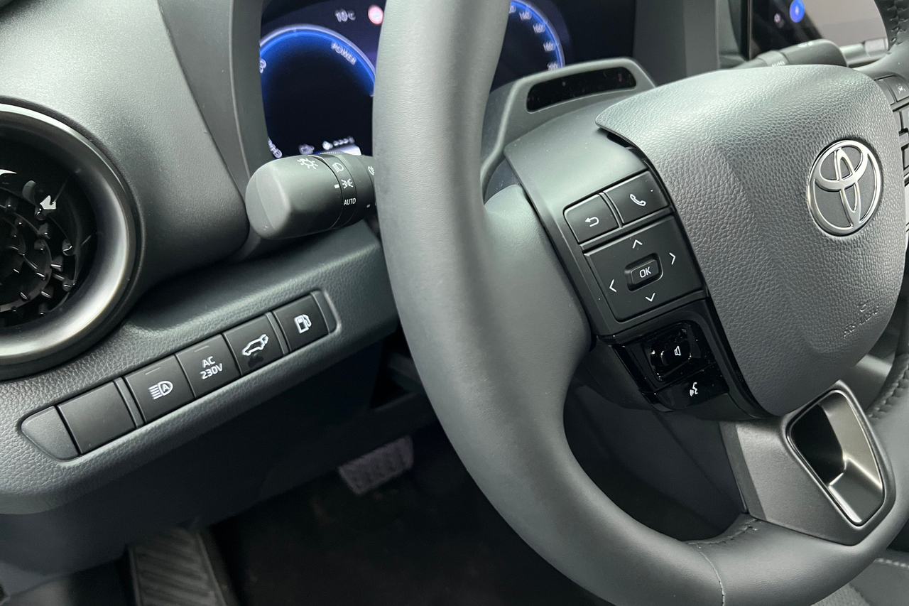 TOYOTA C-HR Hybride Rechargeable 225 — photo 16