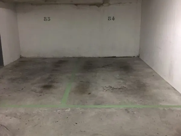 Large place de parking couvert rue Henri Tariel Issy les Moulineaux